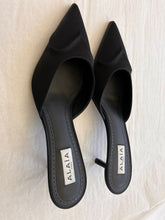 Load image into Gallery viewer, Alaïa - 3D HEART SATIN MULES - Black
