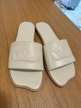Load image into Gallery viewer, Chloé - Chloé Soleil Mules in Leather - White
