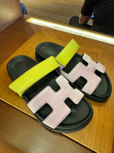 Load image into Gallery viewer, Hermes - Chypre Sandal in Crepe Satin - Petal Violet/ Lime Green

