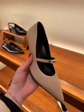 Load image into Gallery viewer, Hermes - Majeste 60 Heels in Nappa Leather - Ruban Beige
