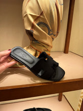Load image into Gallery viewer, Hermes - Oran Sandals in Frayed Linen - Black
