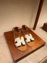 Load image into Gallery viewer, Hermes - Santorini Toile Sandal - Beige/Natural
