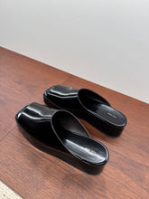Load image into Gallery viewer, The Row - Emi Flat Leather Sandal - Black
